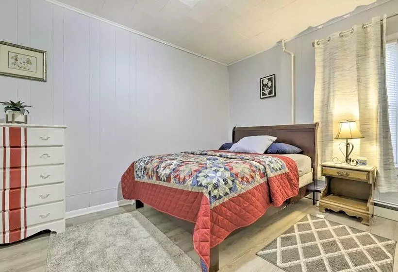 Springfield Vacation Rental: 1 Mi To Downtown