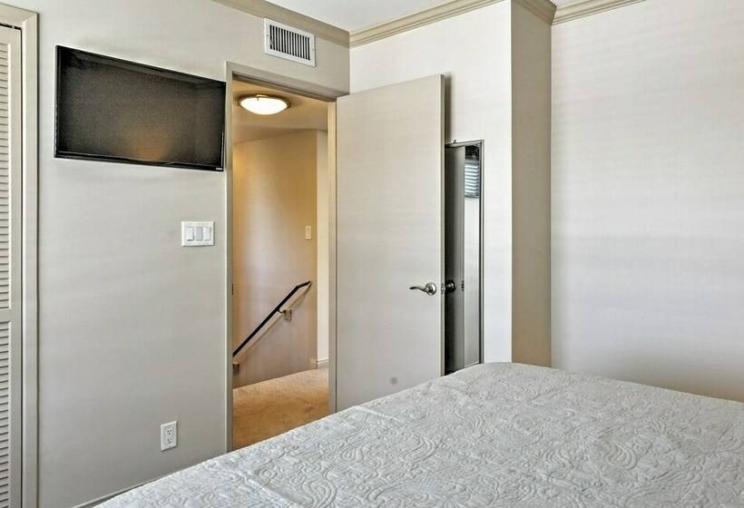 Stunning Home W/ Private Oasis 1 ½ Mile To Strip