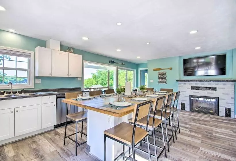 Sunrise Beach Home W/ Boat Dock On The Ozarks