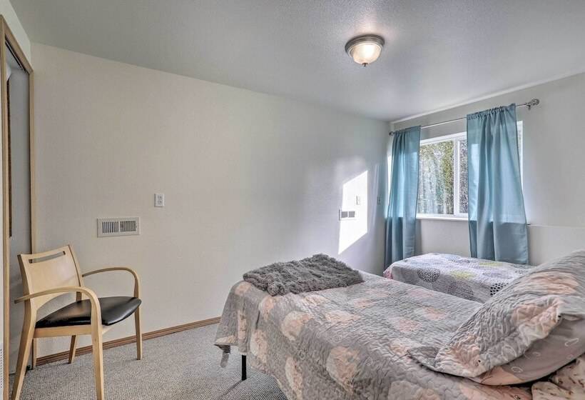 The Eagles Nest: 3 Mi To Downtown Wasilla!