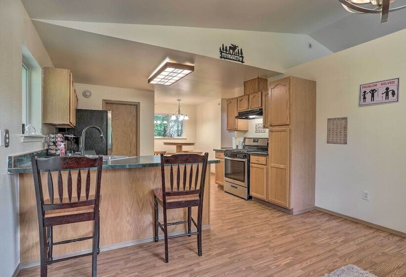 The Eagles Nest: 3 Mi To Downtown Wasilla!