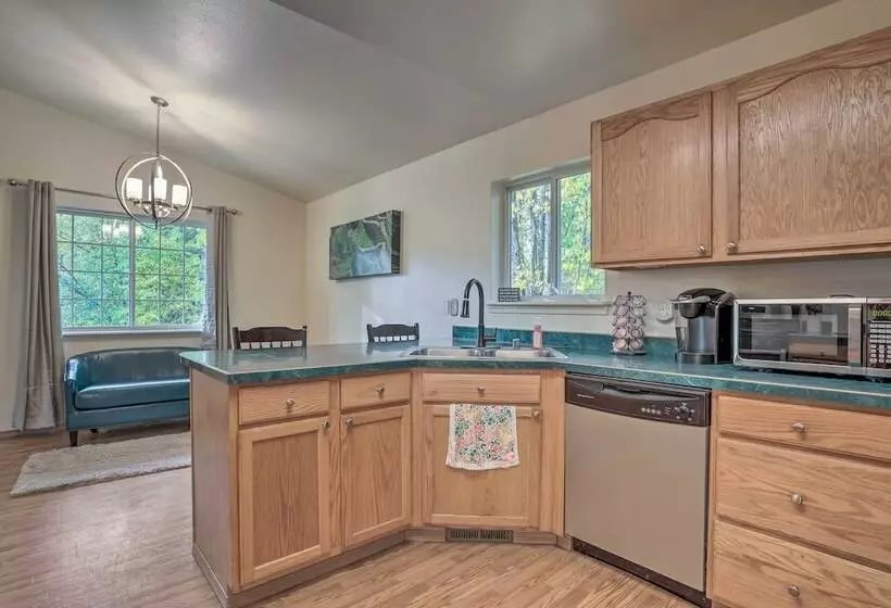 The Eagles Nest:  3 Mi To Downtown Wasilla!