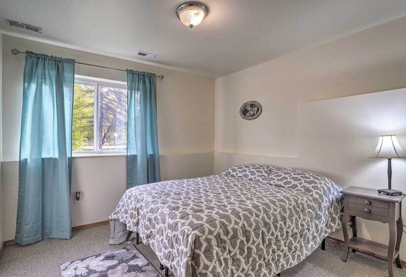 The Eagles Nest: 3 Mi To Downtown Wasilla!