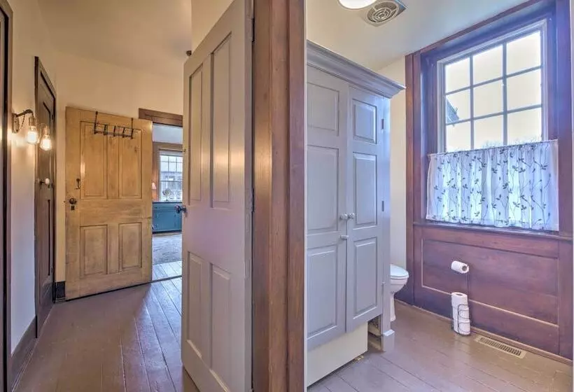 Timeless Winesburg Farmhouse W/ Deck