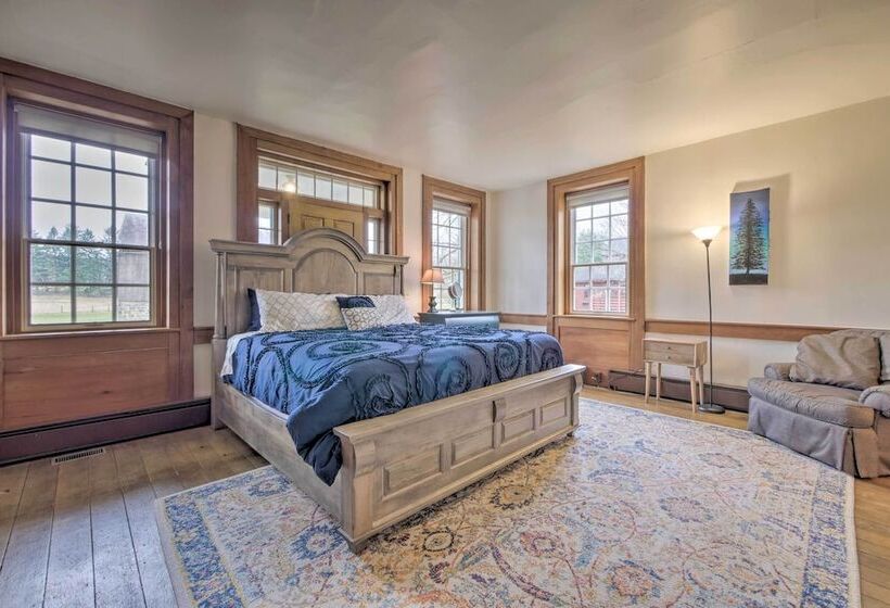 Timeless Winesburg Farmhouse W/ Deck