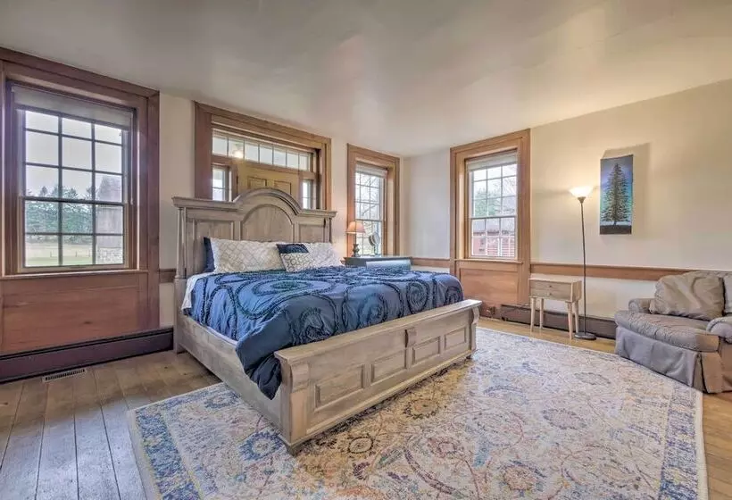 Timeless Winesburg Farmhouse W/ Deck