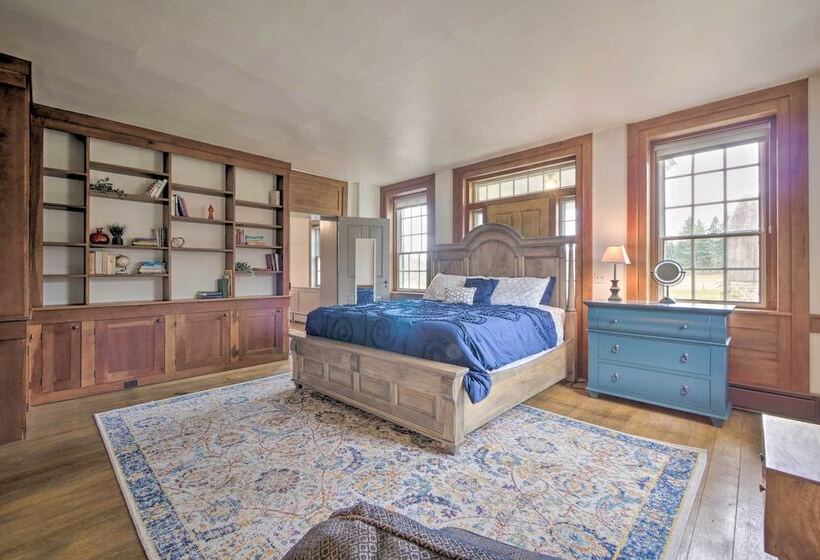 Timeless Winesburg Farmhouse W/ Deck