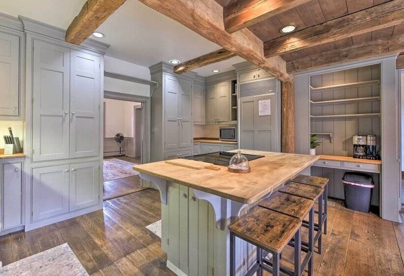 Timeless Winesburg Farmhouse W/ Deck