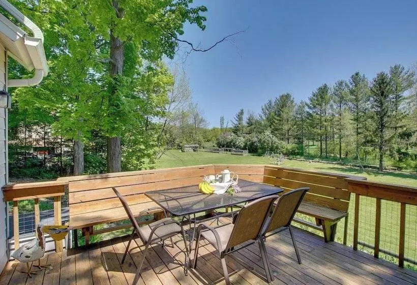 Updated Home W/ Deck: 2 Mi To Sister Bay Beach!