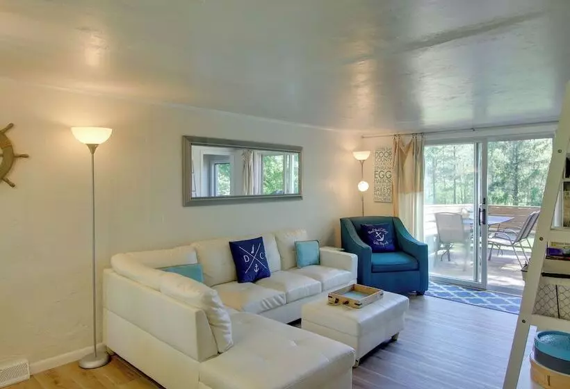 Updated Home W/ Deck: 2 Mi To Sister Bay Beach!