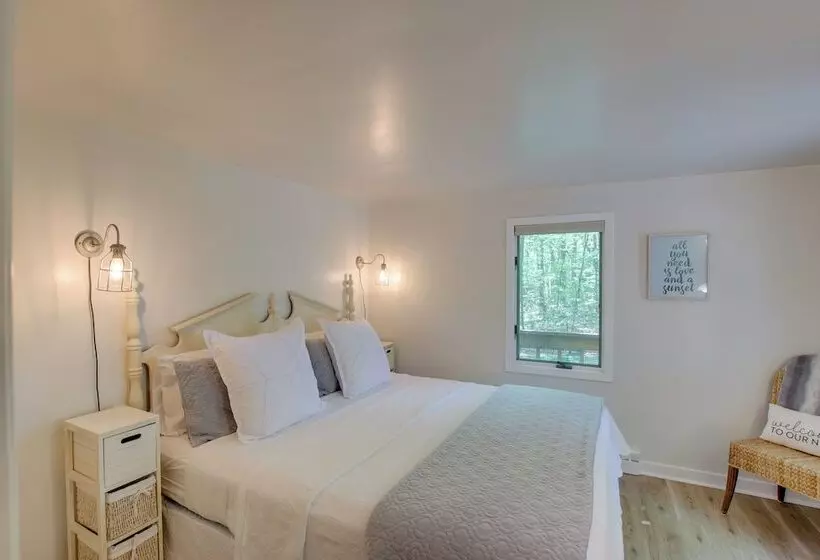 Updated Home W/ Deck: 2 Mi To Sister Bay Beach!