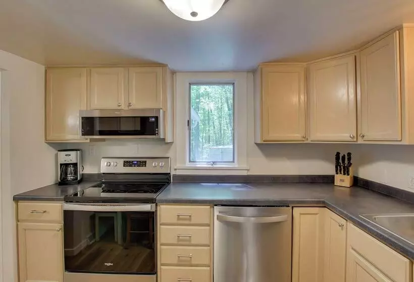 Updated Home W/ Deck: 2 Mi To Sister Bay Beach!