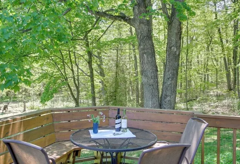 Updated Home W/ Deck: 2 Mi To Sister Bay Beach!