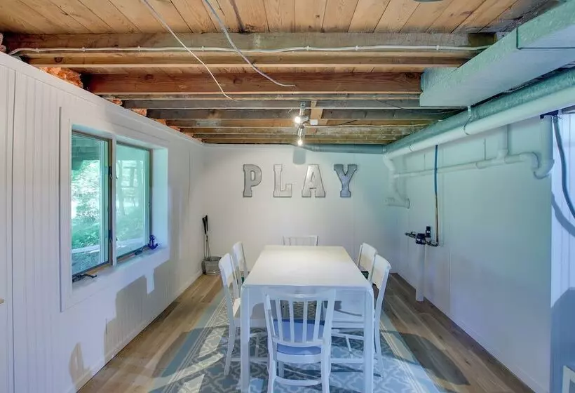 Updated Home W/ Deck: 2 Mi To Sister Bay Beach!