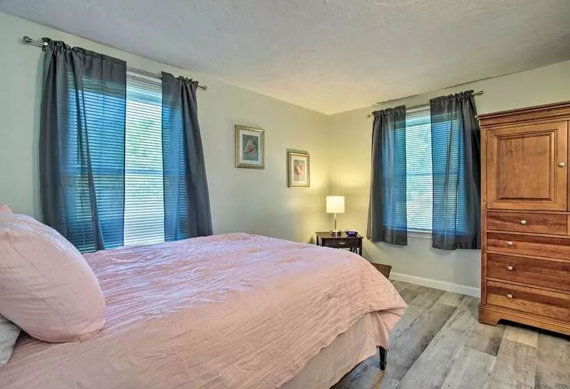 Updated Plymouth Home < 2 Miles To Waterfront!