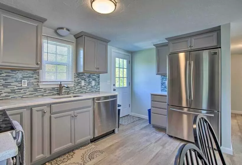 Updated Plymouth Home < 2 Miles To Waterfront!