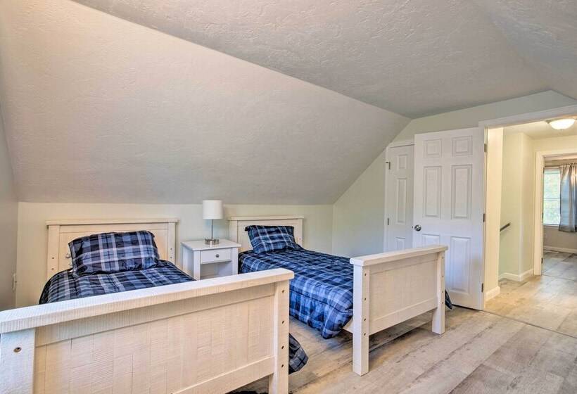 Updated Plymouth Home < 2 Miles To Waterfront!