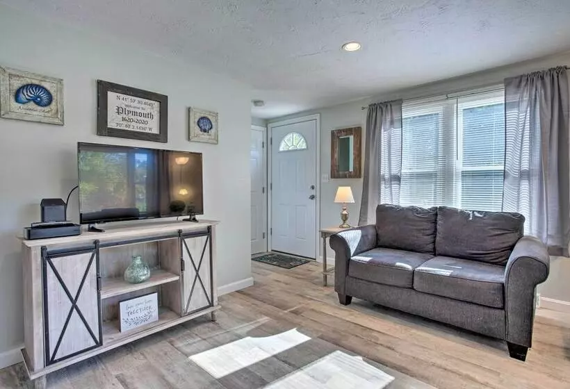 Updated Plymouth Home < 2 Miles To Waterfront!
