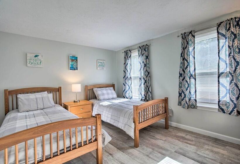 Updated Plymouth Home < 2 Miles To Waterfront!