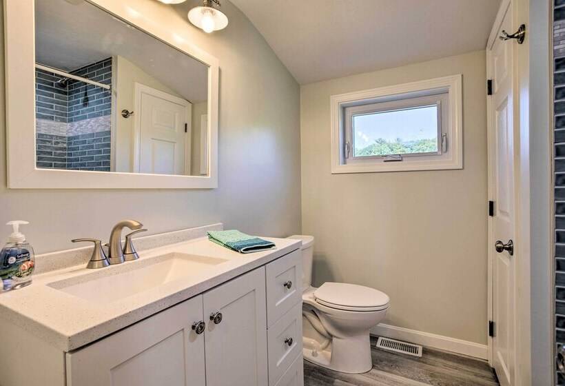 Updated Plymouth Home < 2 Miles To Waterfront!