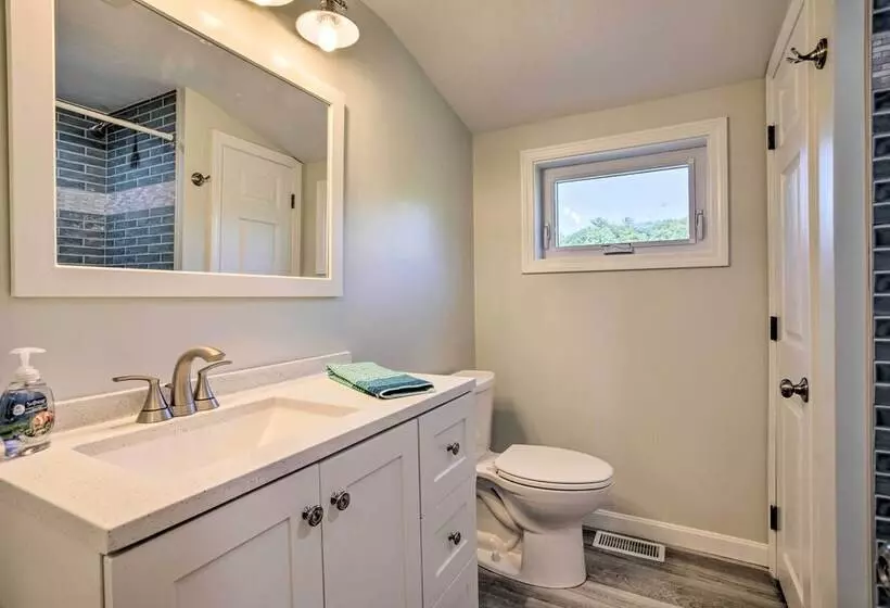 Updated Plymouth Home < 2 Miles To Waterfront!