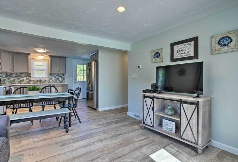 Updated Plymouth Home < 2 Miles To Waterfront!