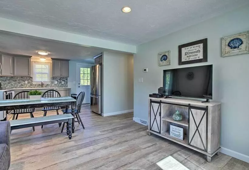 Updated Plymouth Home < 2 Miles To Waterfront!