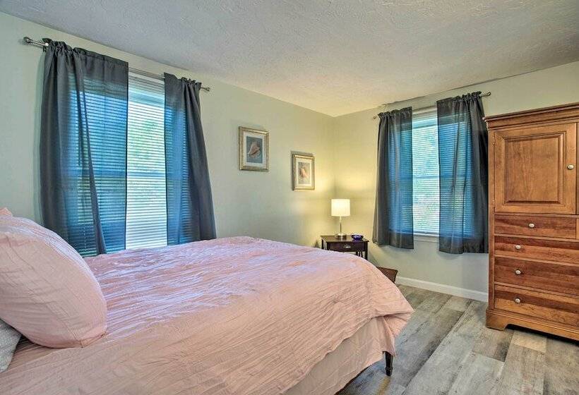 Updated Plymouth Home < 2 Miles To Waterfront!