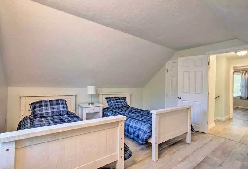 Updated Plymouth Home < 2 Miles To Waterfront!