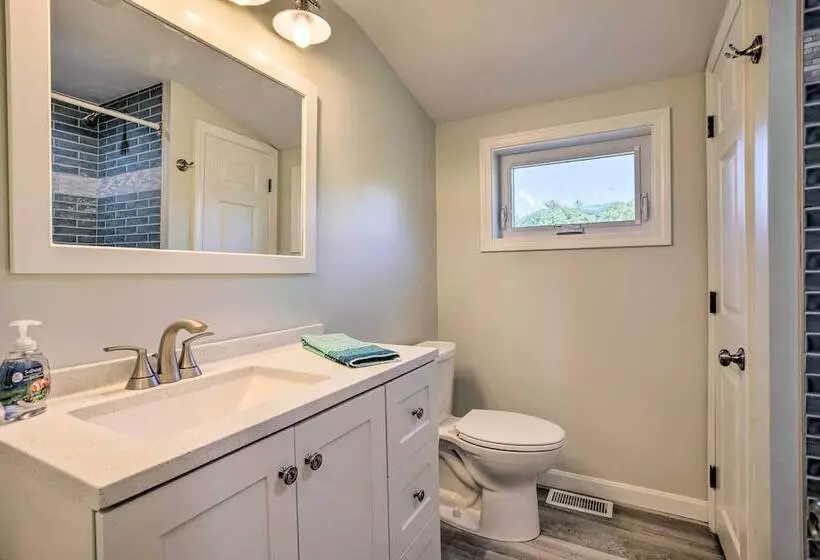 Updated Plymouth Home < 2 Miles To Waterfront!