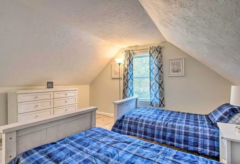 Updated Plymouth Home < 2 Miles To Waterfront!