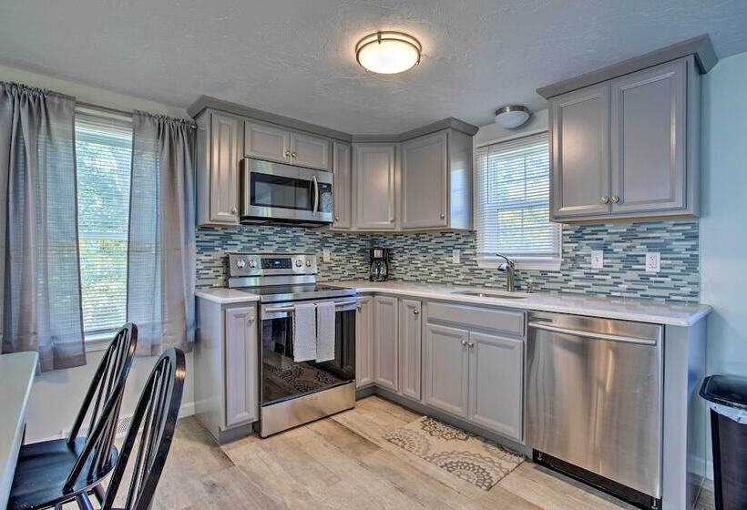 Updated Plymouth Home < 2 Miles To Waterfront!