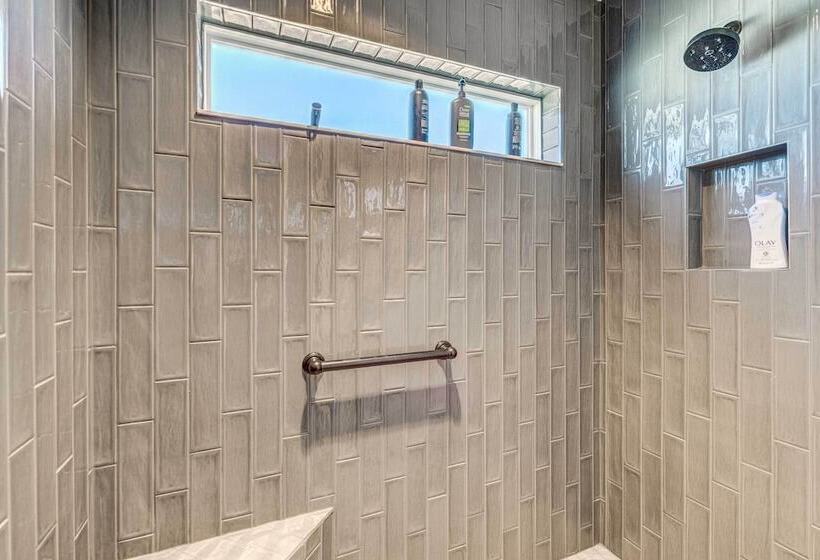 Near Golf: Home W/ Grill & Pool Access In Wildwood