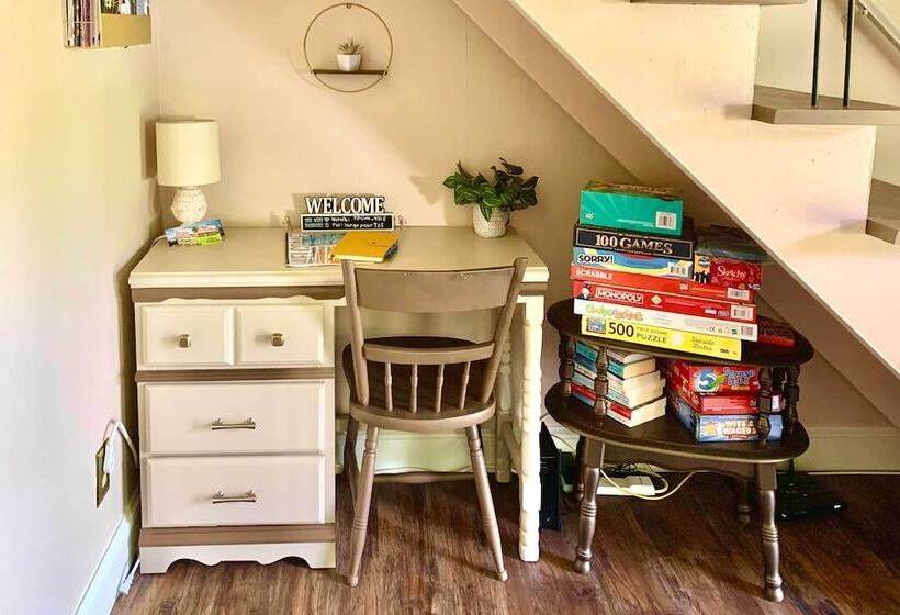 Ashtabula Home Near Walnut Beach + Eateries!