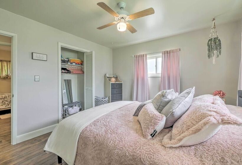 Ashtabula Home Near Walnut Beach + Eateries!