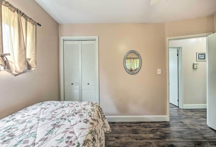 Ashtabula Home Near Walnut Beach + Eateries!