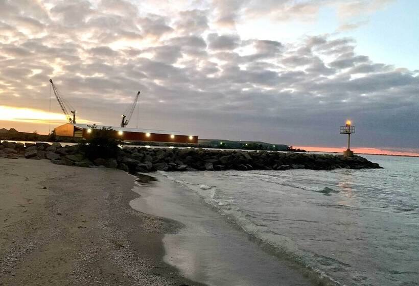 Ashtabula Home Near Walnut Beach + Eateries!