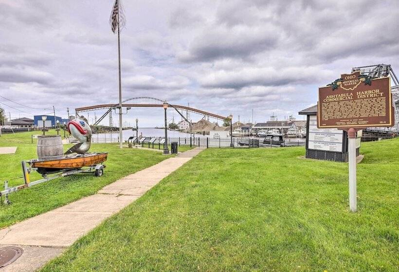 Ashtabula Home Near Walnut Beach + Eateries!