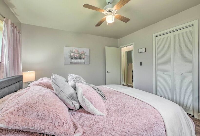 Ashtabula Home Near Walnut Beach + Eateries!