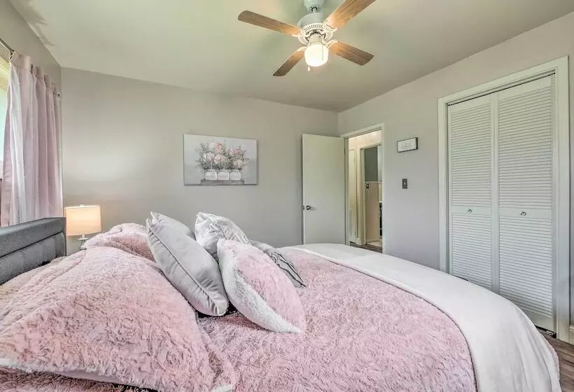 Ashtabula Home Near Walnut Beach + Eateries!