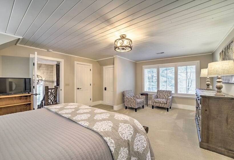 Beautiful Trillium Home Next To Waterfall!