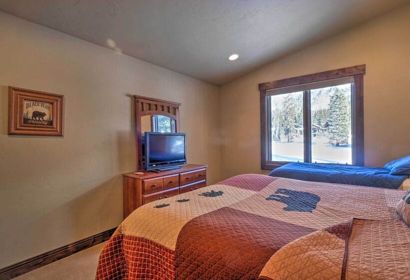 Blue River Home W/ Hot Tub, 6 Mi To Skiing!