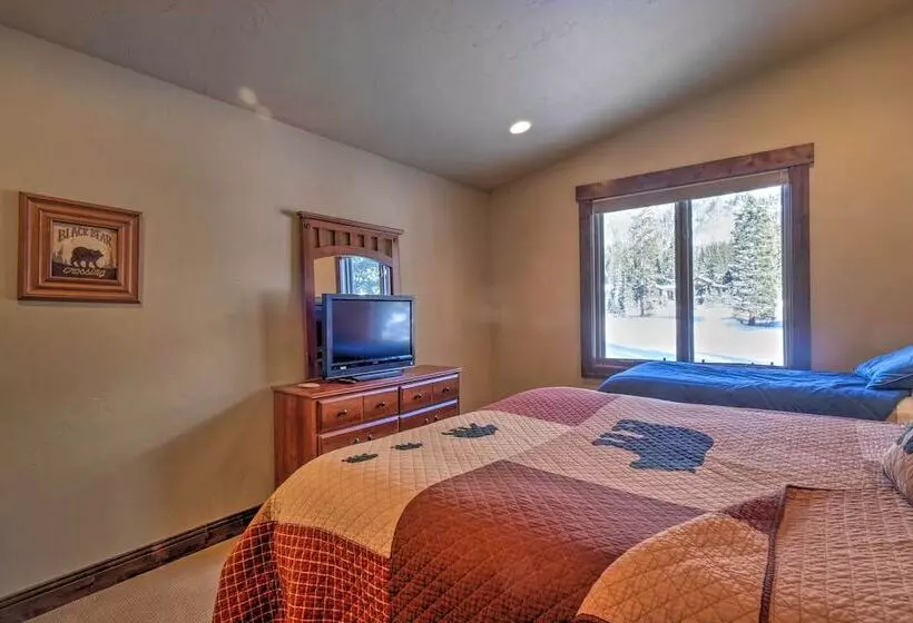 Blue River Home W/ Hot Tub, 6 Mi To Skiing!