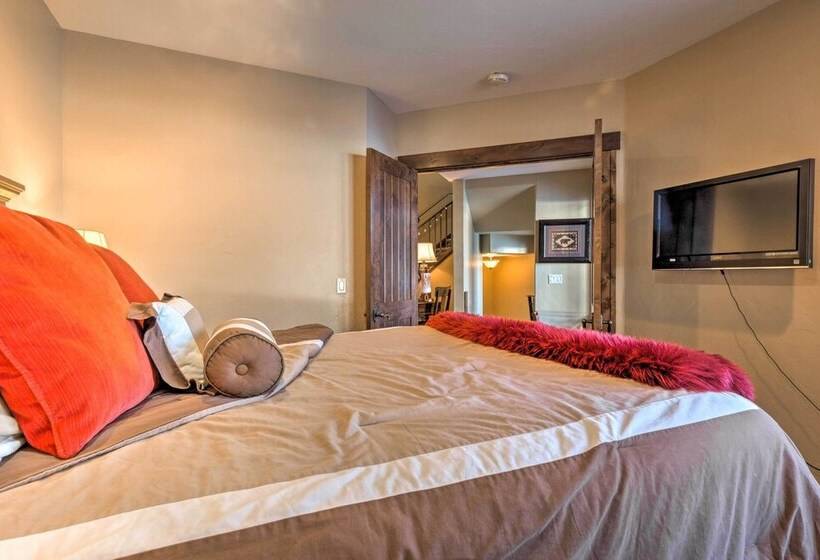 Blue River Home W/ Hot Tub, 6 Mi To Skiing!