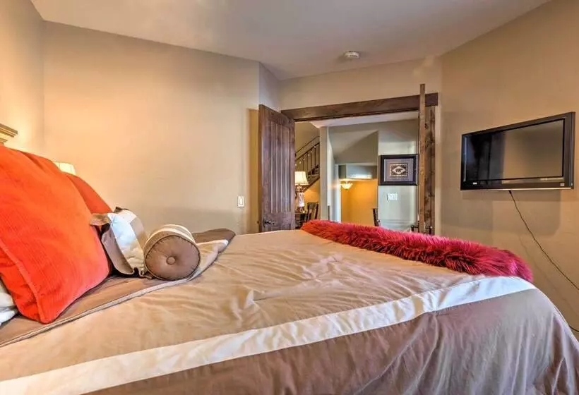 Blue River Home W/ Hot Tub, 6 Mi To Skiing!