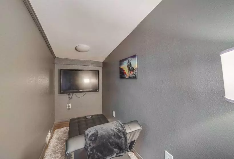 Broken Arrow Home: Family Friendly Amenities!