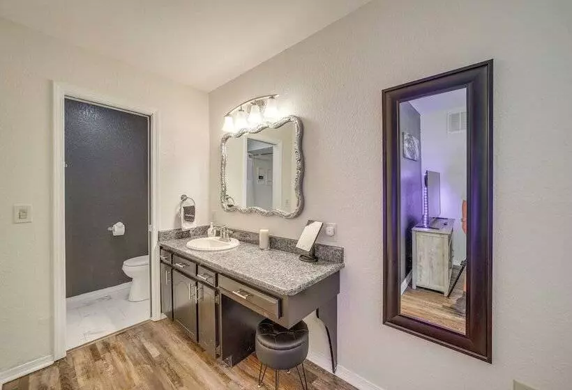 Broken Arrow Home: Family Friendly Amenities!