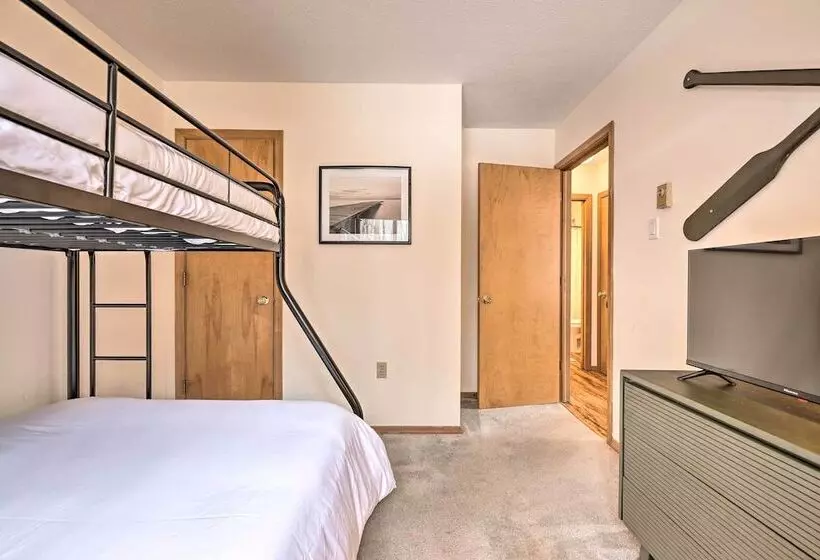 Walk To Arrowhead Lake: Cabin W/ Private Hot Tub!