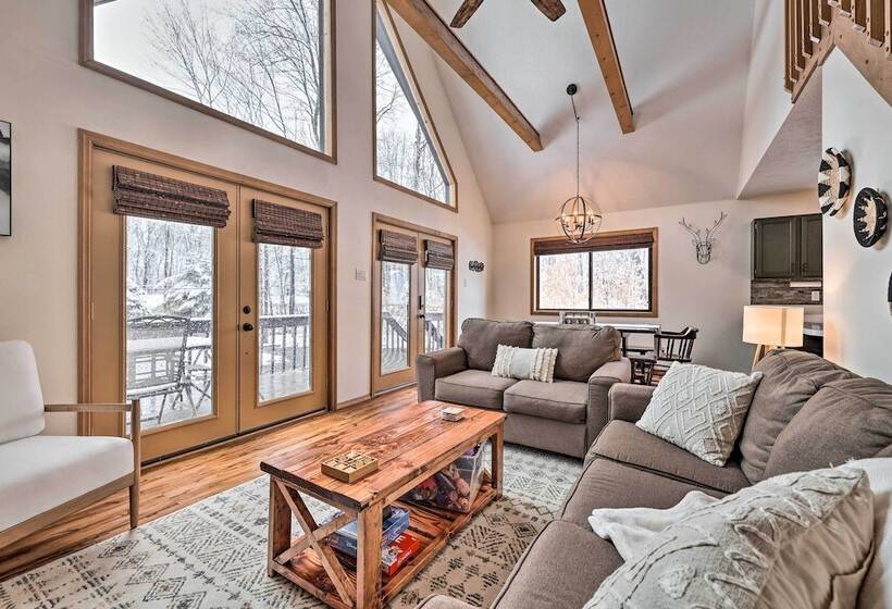 Walk To Arrowhead Lake: Cabin W/ Private Hot Tub!