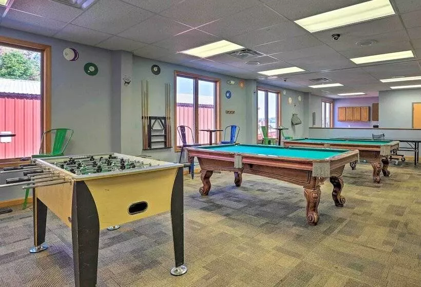 Walk To Arrowhead Lake: Cabin W/ Private Hot Tub!